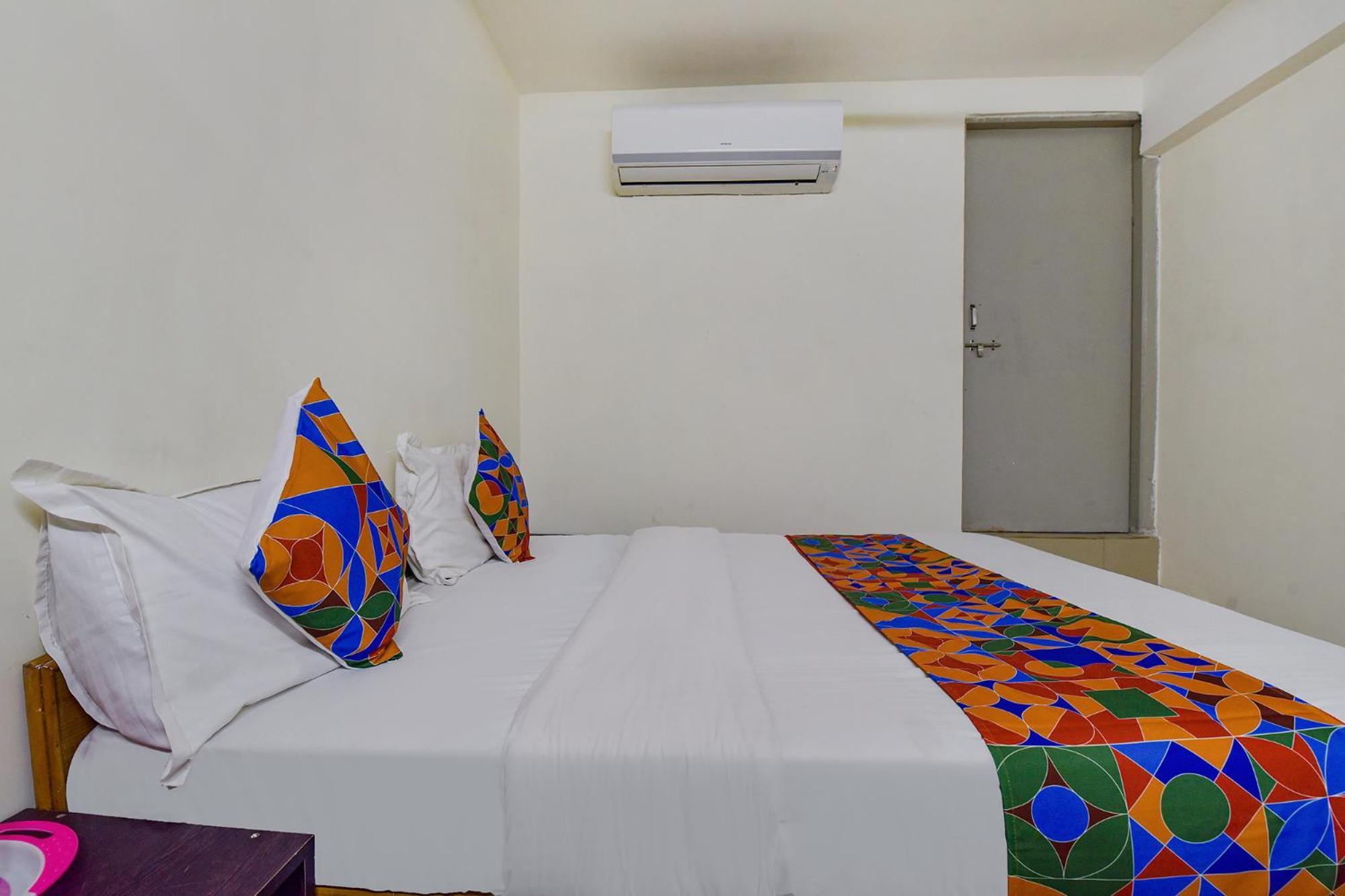 OYO Flagship 77323 Hotel Himalaya Inn Ahmedabad Bagian luar foto