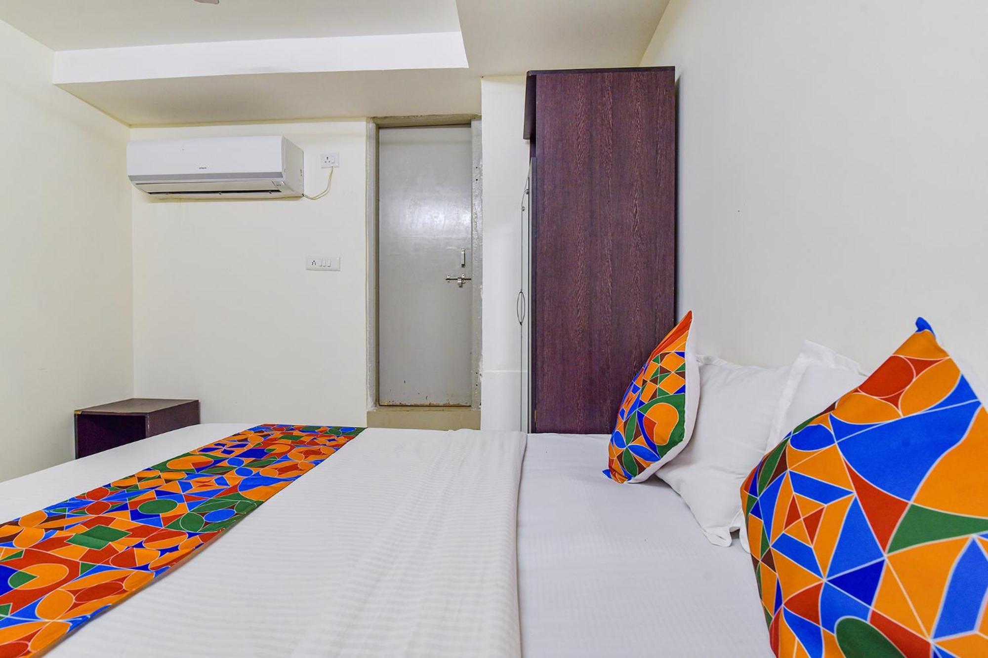 OYO Flagship 77323 Hotel Himalaya Inn Ahmedabad Bagian luar foto
