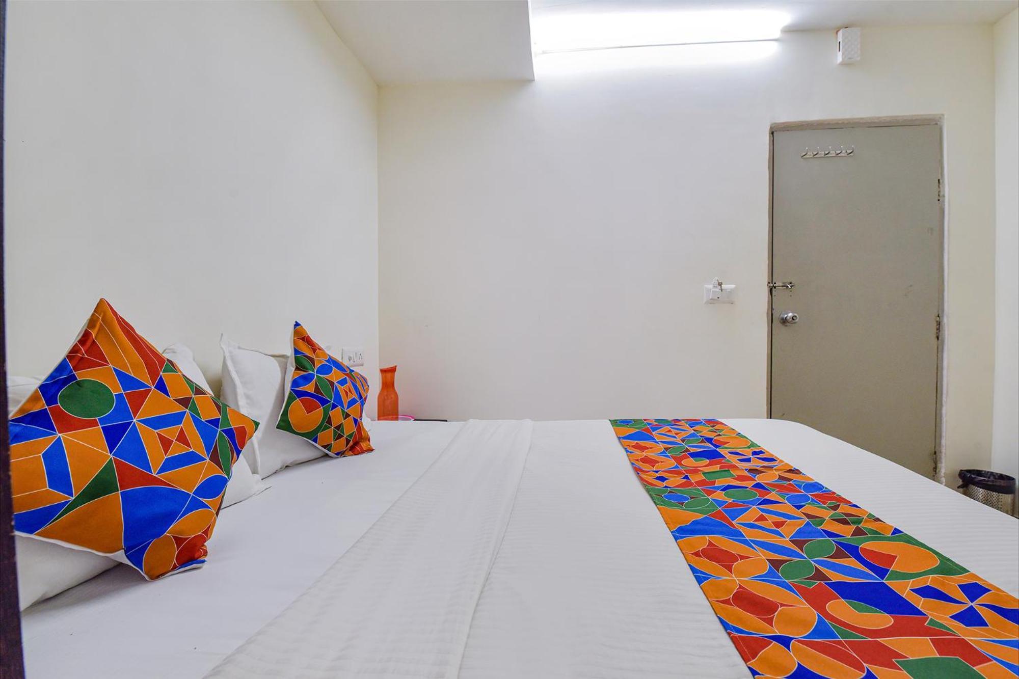 OYO Flagship 77323 Hotel Himalaya Inn Ahmedabad Bagian luar foto