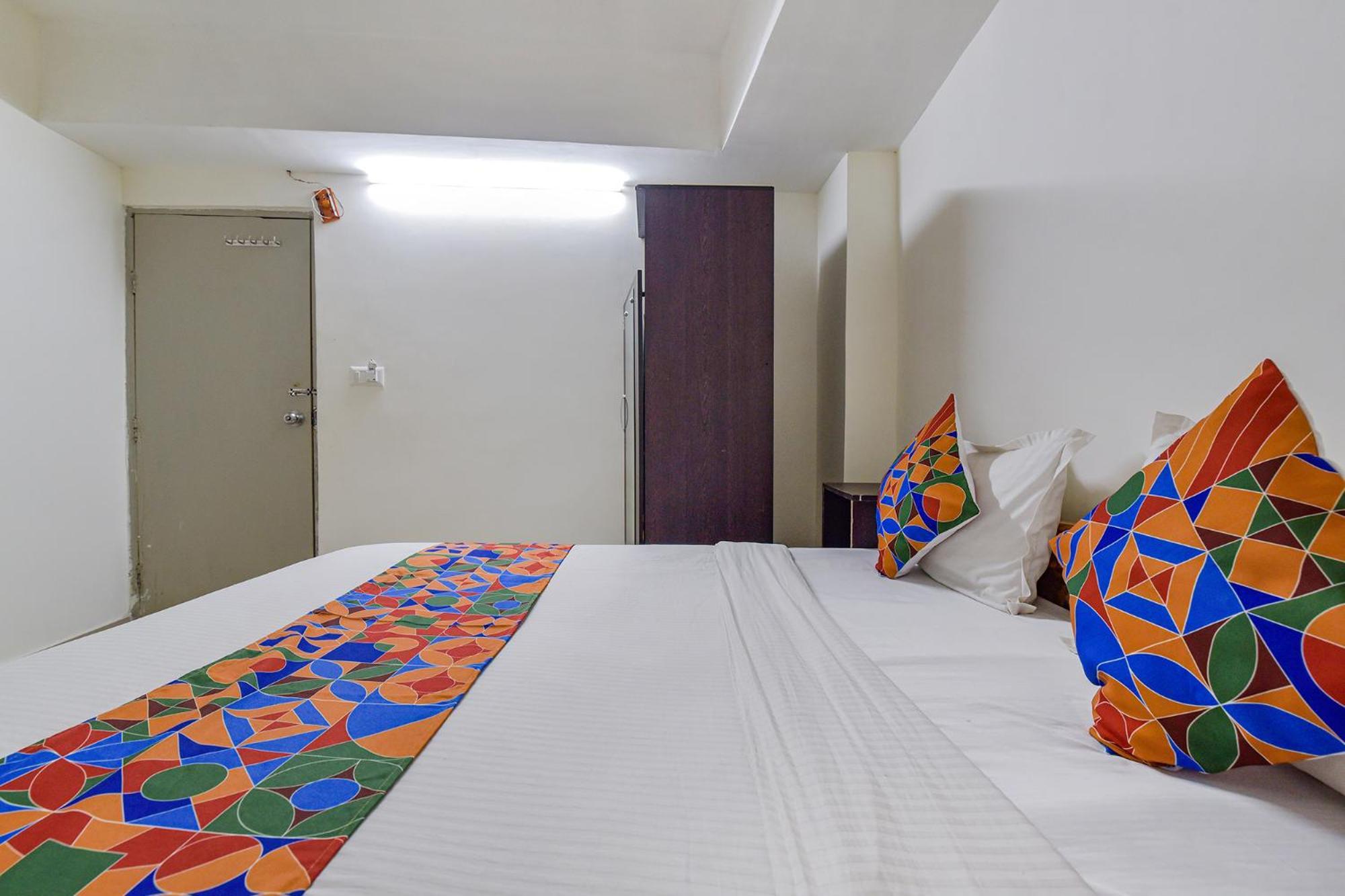 OYO Flagship 77323 Hotel Himalaya Inn Ahmedabad Bagian luar foto
