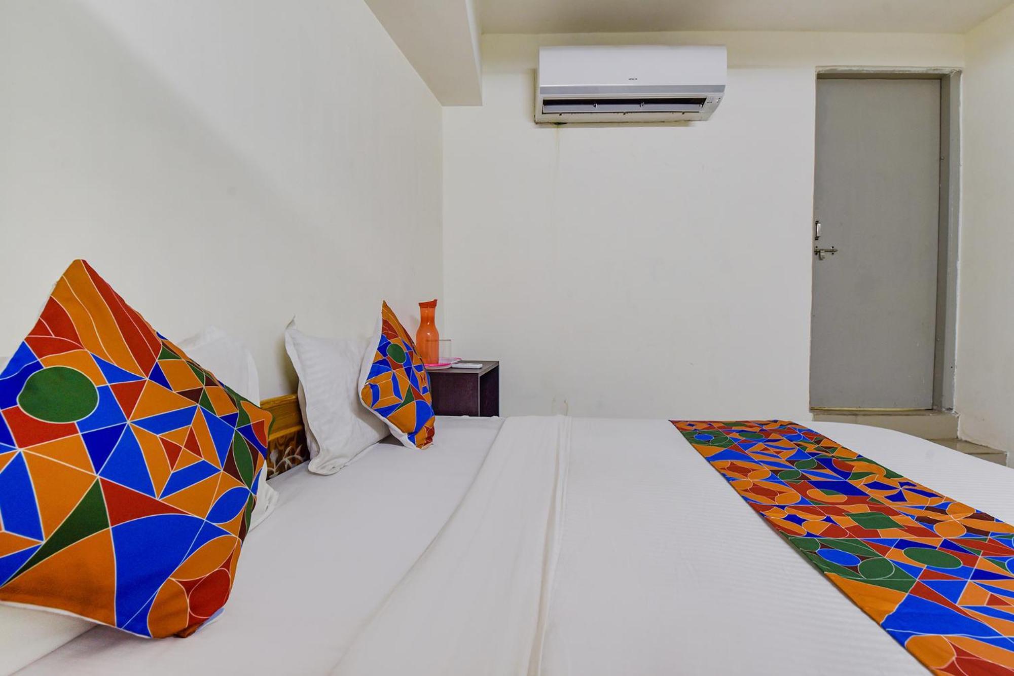 OYO Flagship 77323 Hotel Himalaya Inn Ahmedabad Bagian luar foto