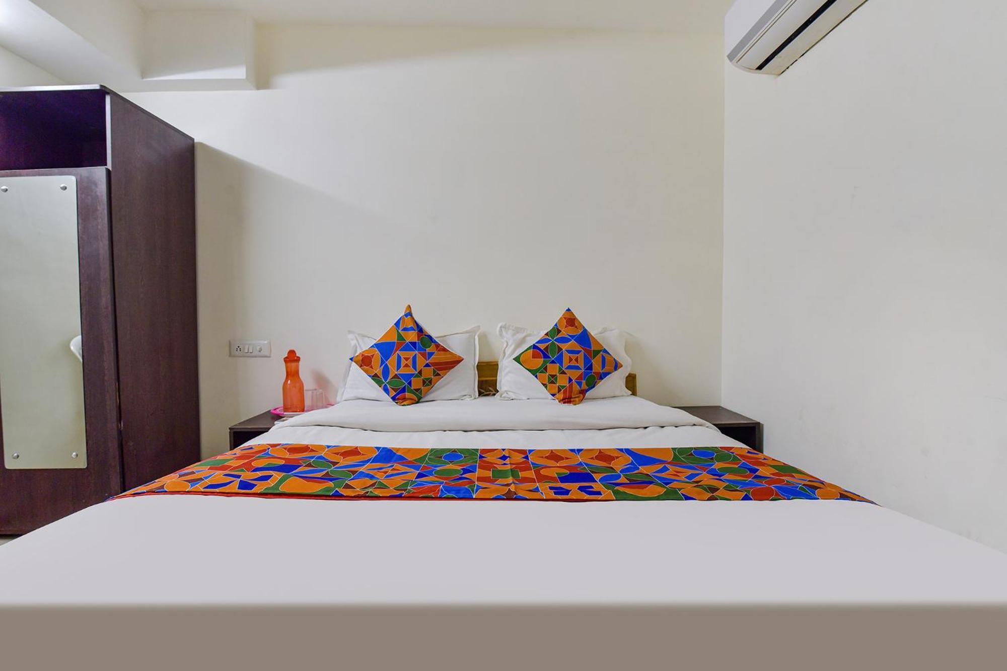 OYO Flagship 77323 Hotel Himalaya Inn Ahmedabad Bagian luar foto