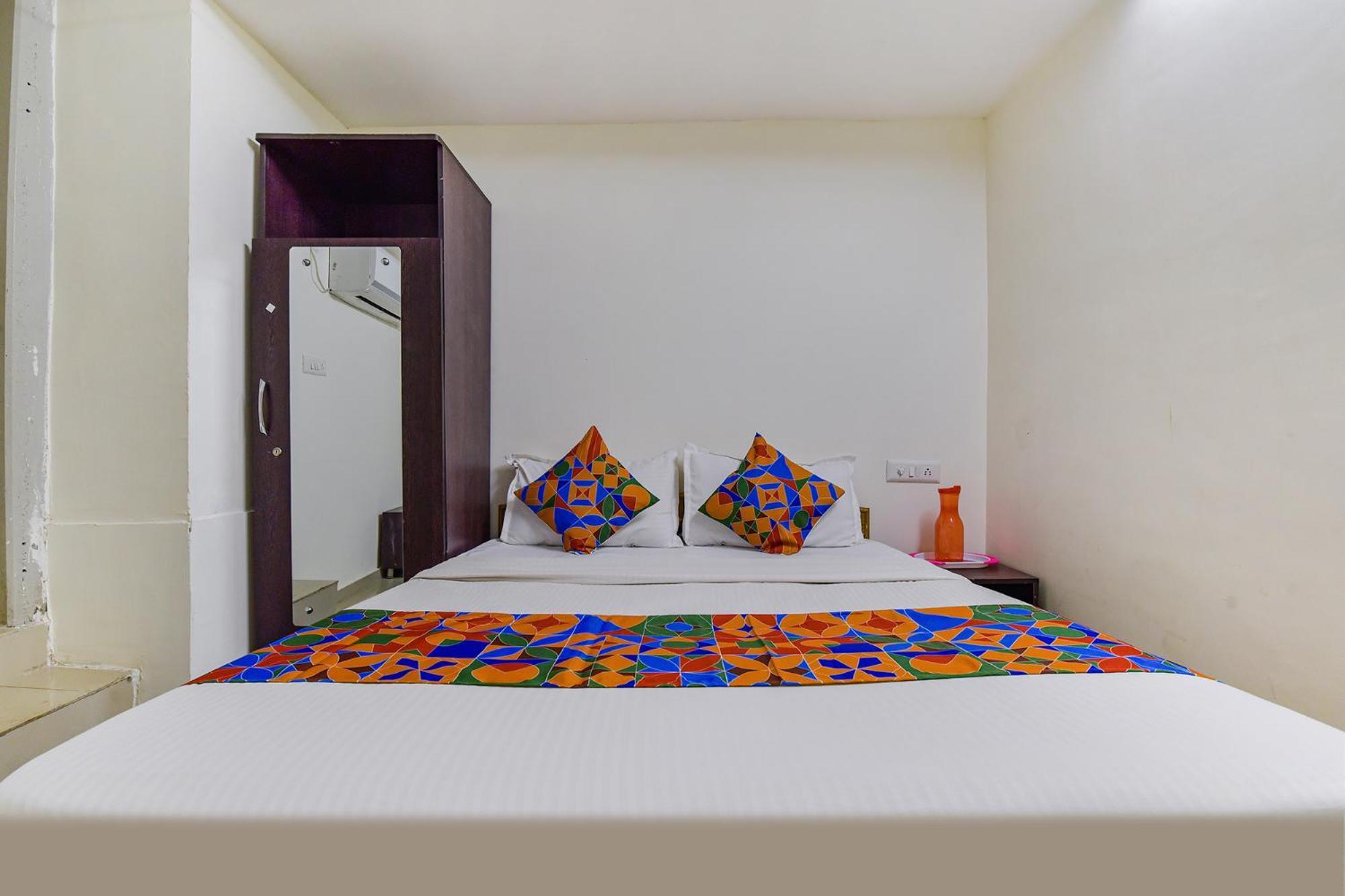 OYO Flagship 77323 Hotel Himalaya Inn Ahmedabad Bagian luar foto
