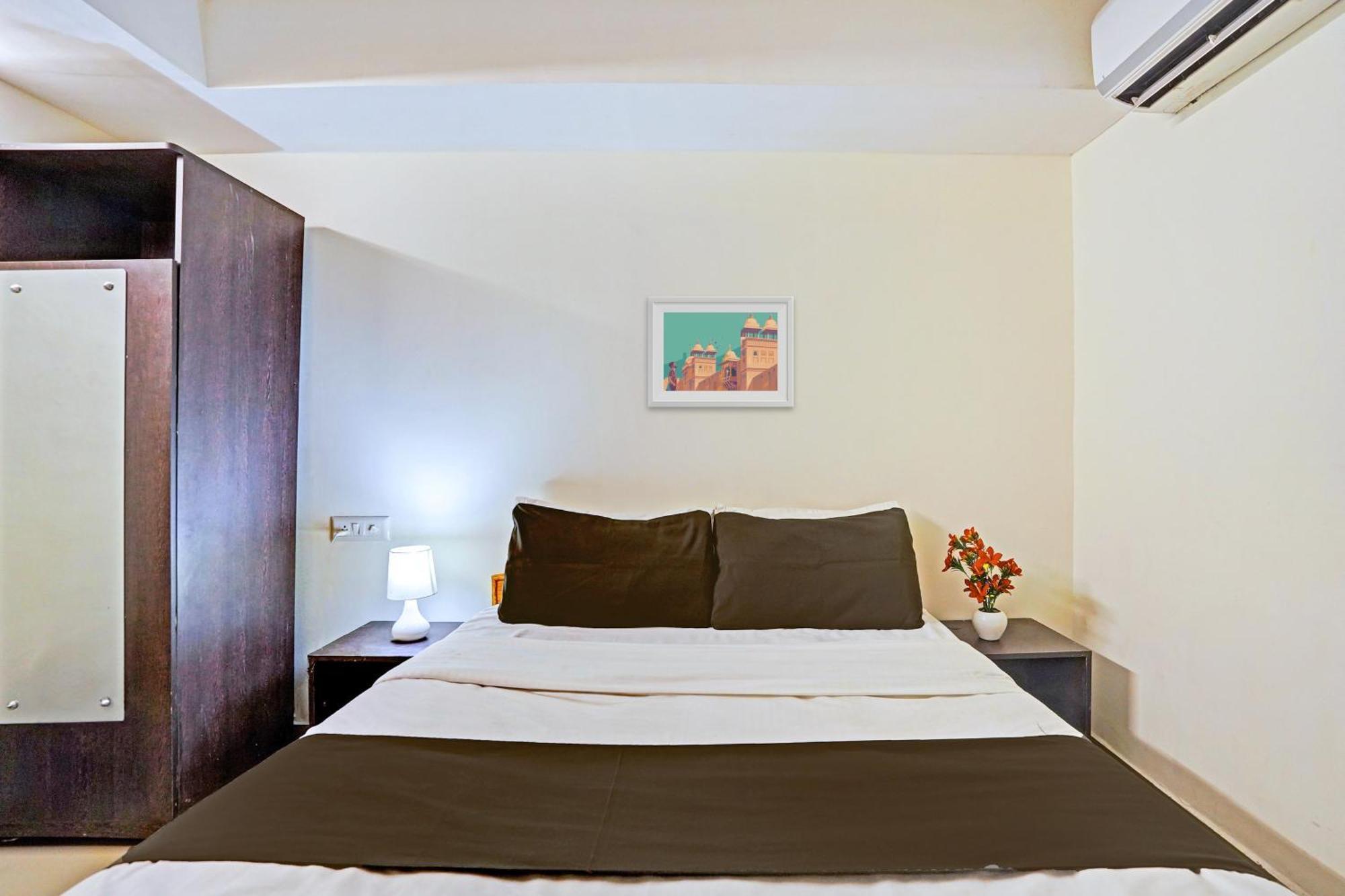 OYO Flagship 77323 Hotel Himalaya Inn Ahmedabad Bagian luar foto