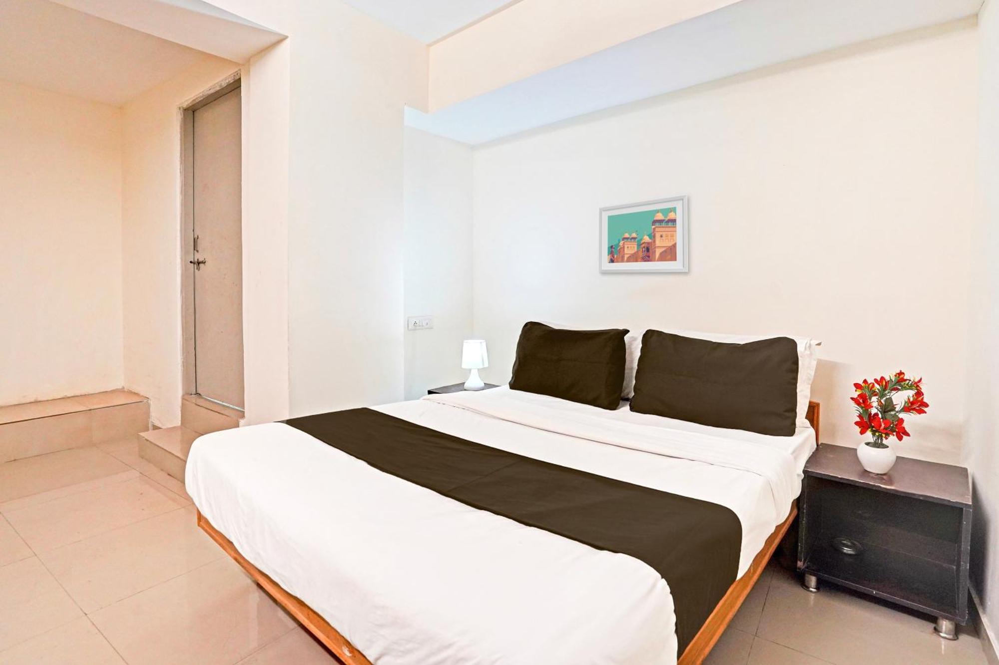 OYO Flagship 77323 Hotel Himalaya Inn Ahmedabad Bagian luar foto
