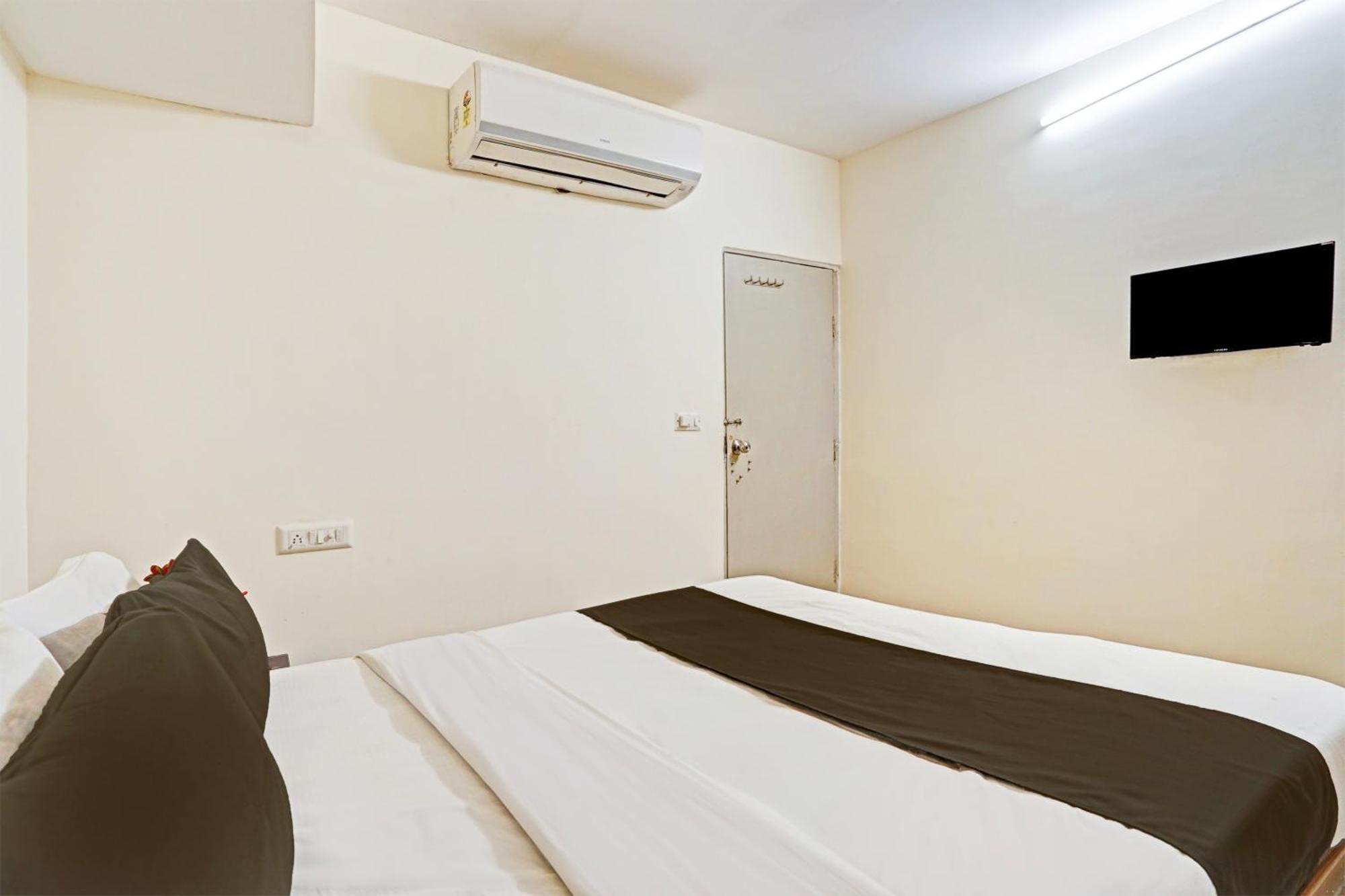 OYO Flagship 77323 Hotel Himalaya Inn Ahmedabad Bagian luar foto