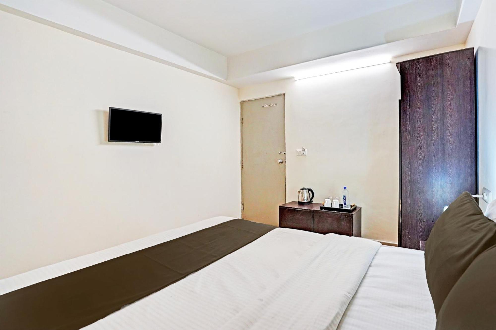 OYO Flagship 77323 Hotel Himalaya Inn Ahmedabad Bagian luar foto