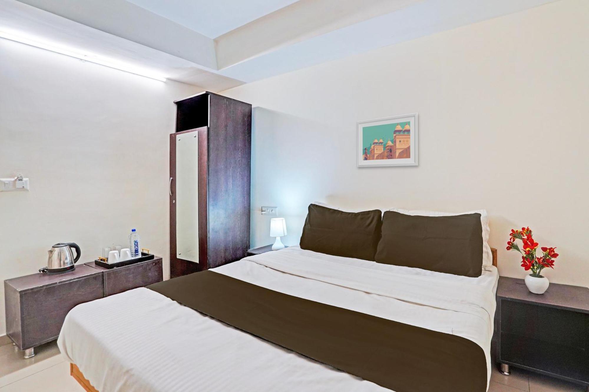 OYO Flagship 77323 Hotel Himalaya Inn Ahmedabad Bagian luar foto
