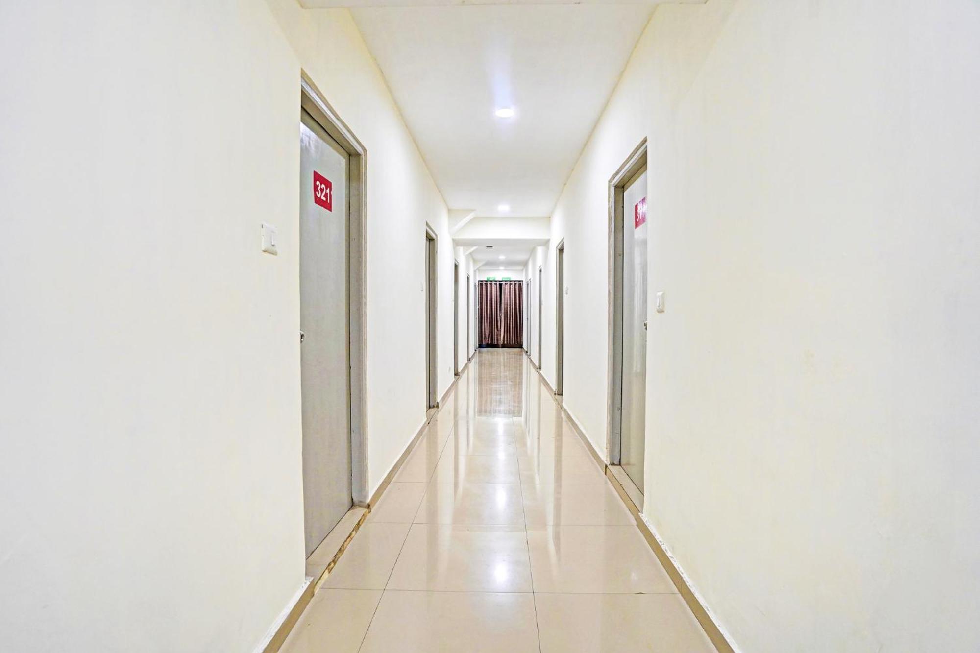OYO Flagship 77323 Hotel Himalaya Inn Ahmedabad Bagian luar foto