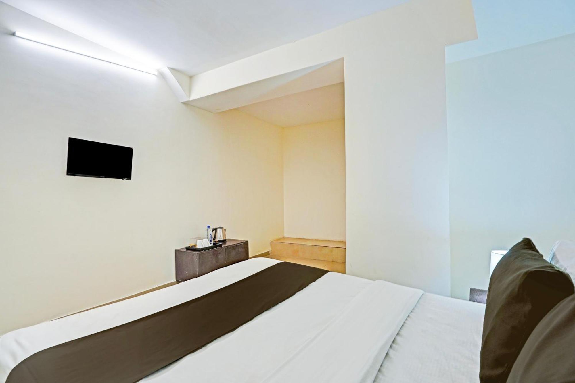 OYO Flagship 77323 Hotel Himalaya Inn Ahmedabad Bagian luar foto